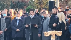 GOVOR KOJI JE SVIMA SLOMIO SRCE! Nikola Rokvić uputio poslednji pozdrav svom ocu, ove reči teraju suze na oči! (VIDEO)