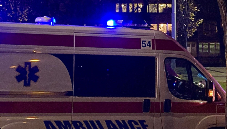 U DVE SAOBRAĆAJKE, LAKŠE POVREĐENE DVE OSOBE Ekipe Hitne pomoći noćas imale 93 intervencije u Beogradu