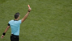 SKANDAL TRESE KOMŠILUK Sudija glavom udario fudbalera, morala da interveniše i policija