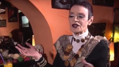 GODINE JOJ NE MOGU NIŠTA! Ruška Jakić  uhvaćena u beogradskom kafiću, uživa sa stilom