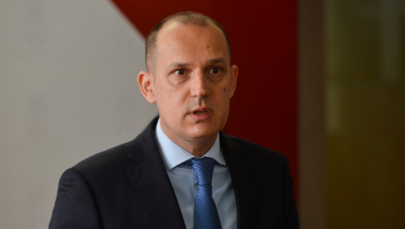 MINISTAR LONČAR: Kao poslednje kukavice napadaju decu predsednika Srbije