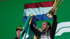 HAMILTON PRELOMIO Ostajem u Mercedesu i posle 2023. godine
