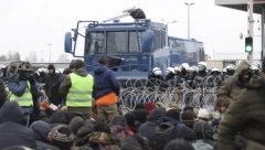 MIGRANTSKA KRIZA NA POLJSKOJ GRANICI DOŠLA DO TAČKE PUCANJA Dopremljeni vodeni topovi i vojna mašinerija (FOTO,VIDEO)