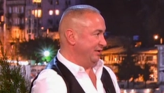 PROCURILA INTIMNA FOTKA PEVAČA! Đani polugo luduje pred gomilom ljudi! (FOTO)