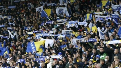 BOSANCI SE OBRUKALI ZA SVA VREMENA! Hteli da biju Ukrajince zbog "srpske" zastave! (VIDEO)
