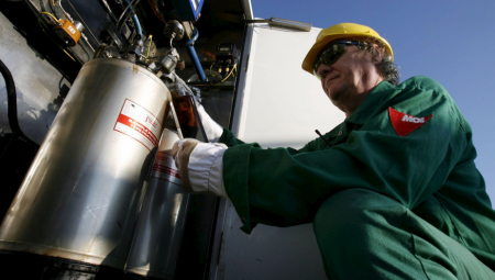 Američke zalihe nafte opale, a cene sve više skaču