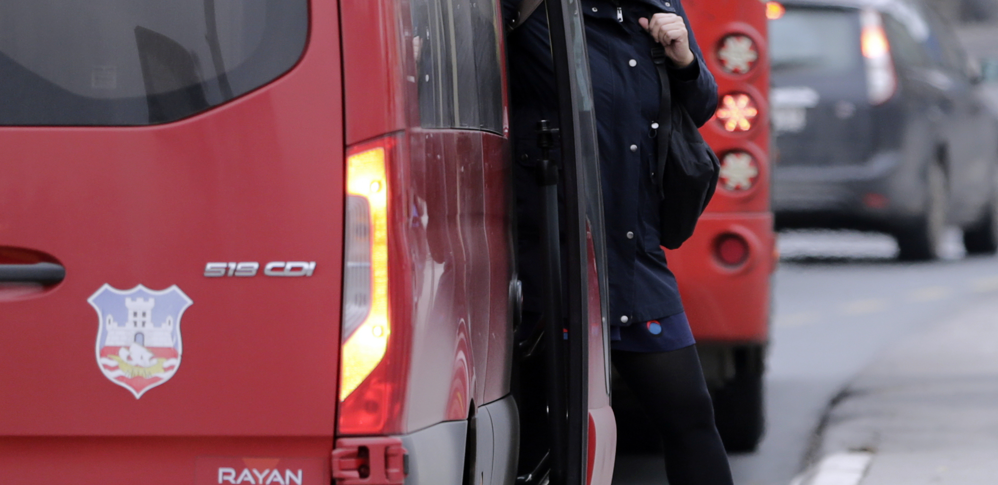 ŠTA JE SLEDEĆE Putnici u šoku gledali ko sedi u beogradskom autobusu
