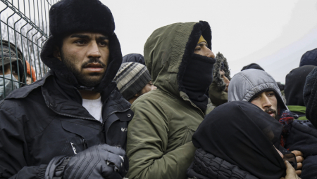 POKUŠAJ KRIJUMČARENJA Kragujevčanin krio 28 migranata u kombiju