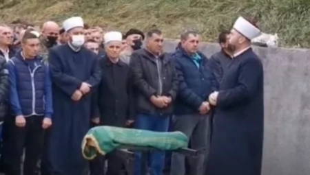CEO REGION U SUZAMA: Sahranjena mala Džena, suze i jecaji odzvanjali povorkom (VIDEO)