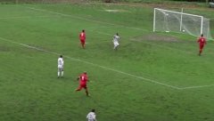 BIZARAN AUTOGOL! Svi smeju Italijanu, ovako nešto se retko viđa! (VIDEO)