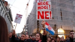 USTALA JE HRVATSKA Masovni protesti protiv kovid propusnica, demonstranti zamalo u HRT-u