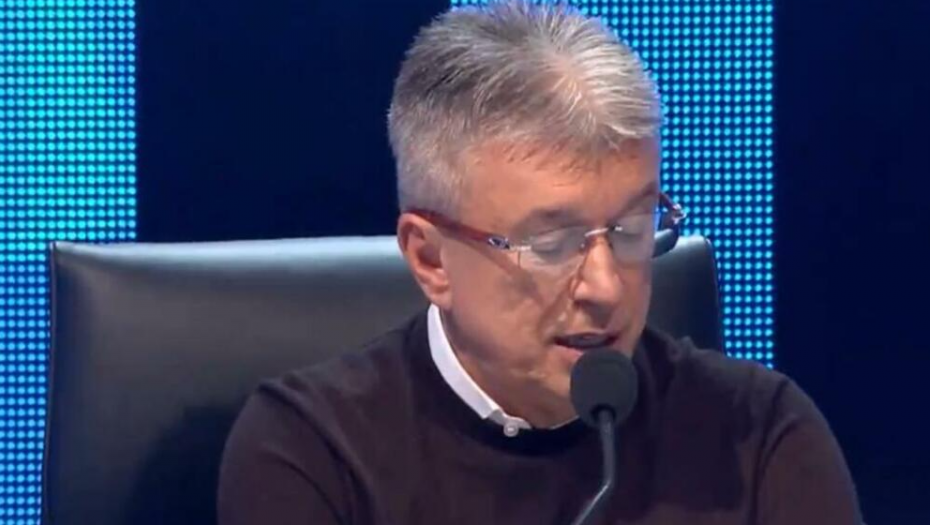 PEVAČICA JE NA VRATA SAŠE POPOVIĆA ZAKUCALA BEZ PREBIJENE PARE  Došla je u patikama i tražila pomoć, a danas je deo estrade