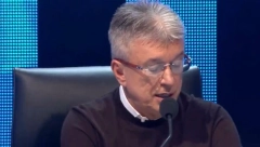 PEVAČICA JE NA VRATA SAŠE POPOVIĆA ZAKUCALA BEZ PREBIJENE PARE  Došla je u patikama i tražila pomoć, a danas je deo estrade