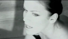 U JEKU POPULARNOSTI NESTALA JE SA SCENE: Bila je predstavnica Evrovizije, udala se za hrvatskog političara, a evo kako danas izgleda