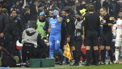 KRAJ Igrači odbili da se vrate na teren zbog poteza sudije (FOTO)