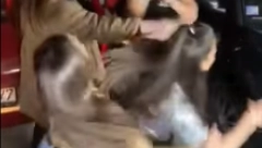 (UZNEMIRUJUĆI VIDEO) „UZEĆU MILIONE NA JUTJUBU“ Stravična tuča tinejdžerki u Budvi i komentar koji je zgrozio region!