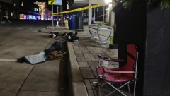 UBIO ČETVORO! Vozio se po gradu i pucao kroz prozor, sve prenosi uživo!