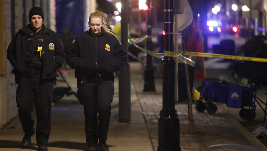 TRAGEDIJA U AMERICI Dečak upucao sestru iz pištolja