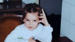 DA LI JE PREPOZNAJETE? Ovu preslatku devojčicu danas je ultra popularna u svetu muzike, pljušte komentari na društvenim mrežama!