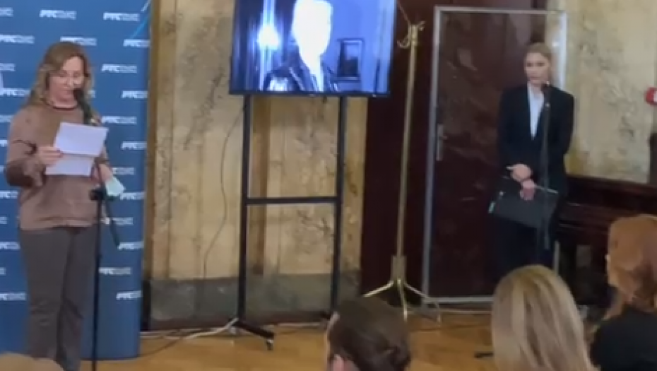 MERIMA JE ZAUVEK RAŠIRILA KRILA I POLETELA KA NEBU Potresan govor kume Ane Bekute dok i sama prolazi kroz teške trenutke rasplakao sve prisutne! (VIDEO)