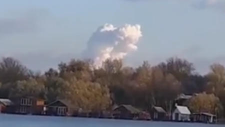 SVE SE TRESLO! Eksplozija u fabrici raketa u okolini Beograda, nadvio se veliki oblak dima
