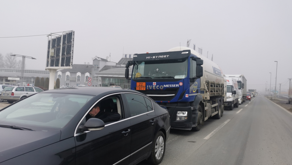 ŠOK IZAZOVI TINEJDŽERA PO ULICAMA SRBIJE Građani apeluju da roditelji obrate pažnju, podleću i pod kamione!