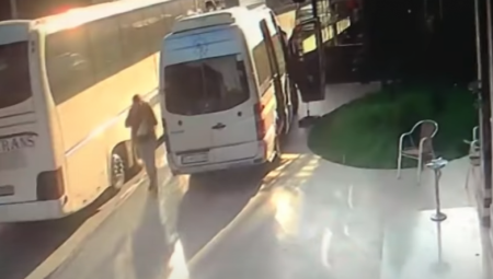 STRAVIČNA NESREĆA U POPULARNOM LETOVALIŠTU Prevrnuo se autobus sa turistima, ima mrtvih