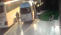 STRAVIČNA NESREĆA U POPULARNOM LETOVALIŠTU Prevrnuo se autobus sa turistima, ima mrtvih