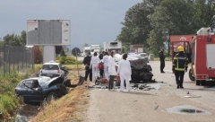 TEŽAK UDES KOD ZLATIBORA Auto smrskan do motora i prepolovljen, saobraćaj se preusmerava zbog kilometarskih kolona!
