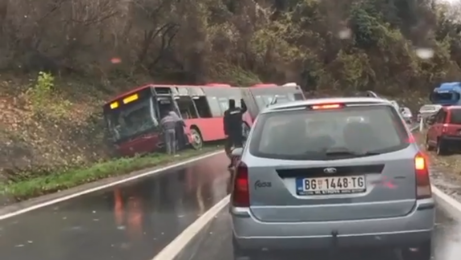 KAD UĐETE U AUTOBUS, PAZITE GDE SEDATE U slučaju nesreće, položaj sedišta vam može sačuvati glavu