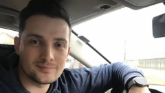 TUGA U DOMU POZNATOG PEVAČA! Slomljen od bola oprostio se emotivnom porukom: Ode duša moja najdraža…!
