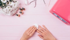 Nemate aceton? Ovo je nekoliko korisnih saveta koji će vam pomoći da uklonite lak za nokte bez teškoća