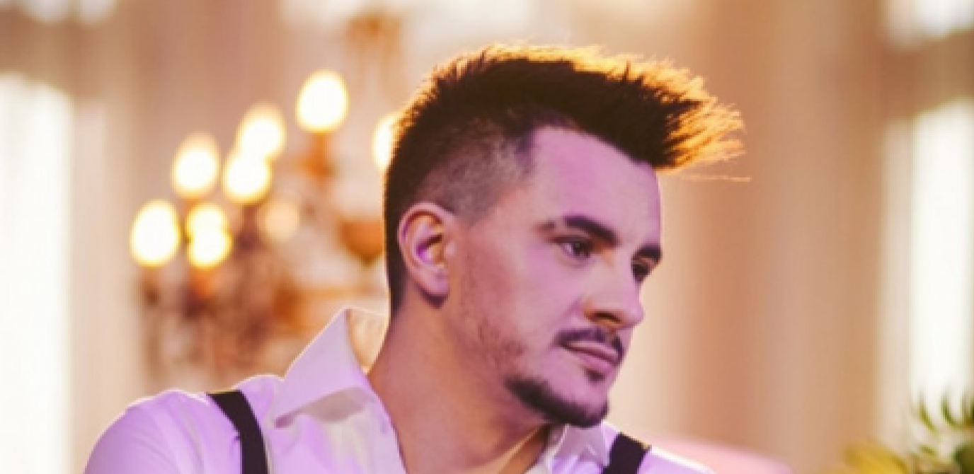 OPROSTIO SAM SVIMA KOJI SU ME POVREDILI Pevač progovorio o roditeljima i odrastanju, ove detalje o njemu niko nije znao!