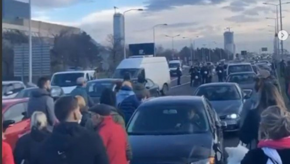 POSLEDNJE UPOZORENJE Demonstrantima koji blokiraju saobraćajnice preti krivična ili prekršajna odgovornost