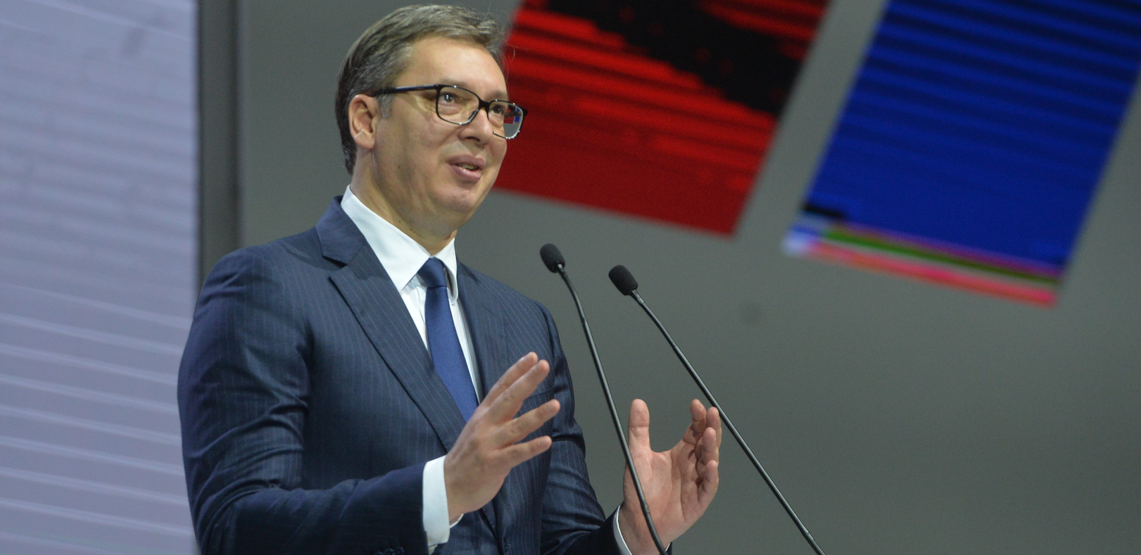 SAŠA MILOVANOVIĆ JASAN I GLASAN Vučić se "sam bije" sa žutom ološ elitom