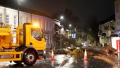 KATASTROFALNE POSLEDICE NEVREMENA Vise od 200.000 britanskih domaćinstava bez struje