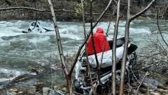 U TRAGEDIJI U KANJONU MORAČE Majka poginula, sin teško povređen (FOTO)