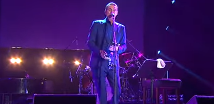 UŽASNA ŽIVOTNA PRIČA ČUVENOG PEVAČA Otac mu je umro od leukemije kada je imao samo šest godina, a posle se odao porocima!