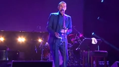 UŽASNA ŽIVOTNA PRIČA ČUVENOG PEVAČA Otac mu je umro od leukemije kada je imao samo šest godina, a posle se odao porocima!