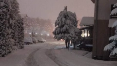 NA DVA SATA VOŽNJE OD BEOGRADA Pahulje padaju, snežni pokrivač visok 30 centimetara