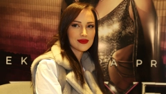 STIGLA JE I ONA Aleksandra Prijović sa nestrpljenjem iščekuje koncert svog kuma Ace Pejovića (FOTO)