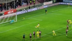 MAJSTORE, ŠTA BI? Ima magiju u nogama, ali se nikada nije ovako obrukao (VIDEO)