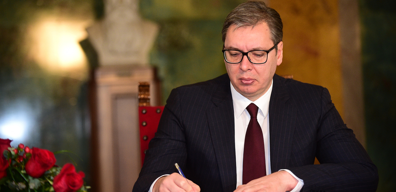 TUŽNI PRIZORI NA KOMEMORACIJI MILUTINA MRKONJIĆA Vučić stigao među prvima, a onda se oprostio od čoveka kog je mnogo cenio (FOTO/VIDEO)