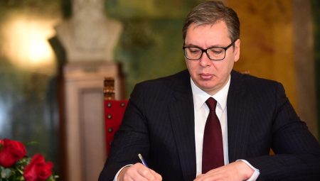 TUŽNI PRIZORI NA KOMEMORACIJI MILUTINA MRKONJIĆA Vučić stigao među prvima, a onda se oprostio od čoveka kog je mnogo cenio (FOTO/VIDEO)