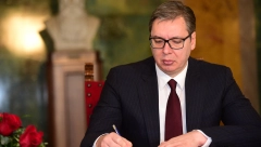 TUŽNI PRIZORI NA KOMEMORACIJI MILUTINA MRKONJIĆA Vučić stigao među prvima, a onda se oprostio od čoveka kog je mnogo cenio (FOTO/VIDEO)