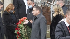 NEMO GLEDA U KOVČEG I JECA Ana Bekuta stigla na Novo groblje, tuga na njenom licu je neizmerna!