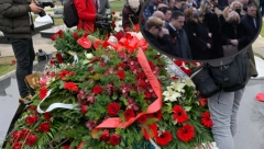 JECALA NA SAV GLAS! Ana Bekuta se na Mrkinom grobu slomila i molila za oproštaj, a kroz suze otkrila najpotresniju stvar