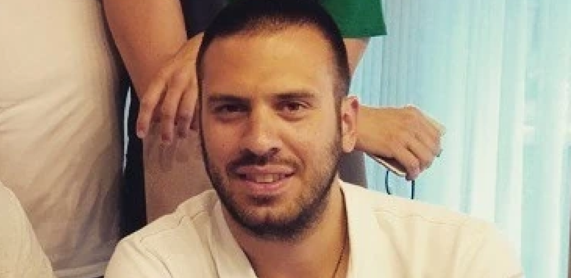MARINKOV VANBRAČNI SIN STIGAO NA POMEN Na sahranu nije uspeo da dođe, ali sada je došao na 40 dana od smrti njegovog oca