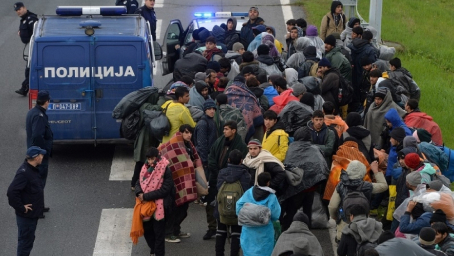ORUŽANI OBRAČUN MIGRANATA U SUBOTICI Ima poginulih, devojčica (16) u kritičnom stanju! (VIDEO)