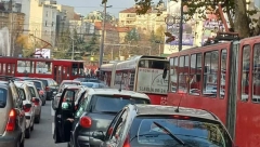 ŽIVOT U BEOGRADU ZAUSTAVLJEN! Vesić otkrio šta se dešava sa javim prevozom, autobus kamenovan, mnogi zarobljeni!